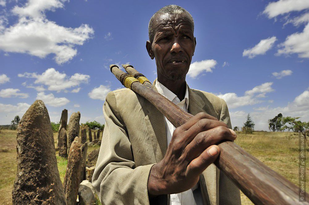 Фотография мужчина-хранитель в Эфиопии. Фототур в Эфиопию.