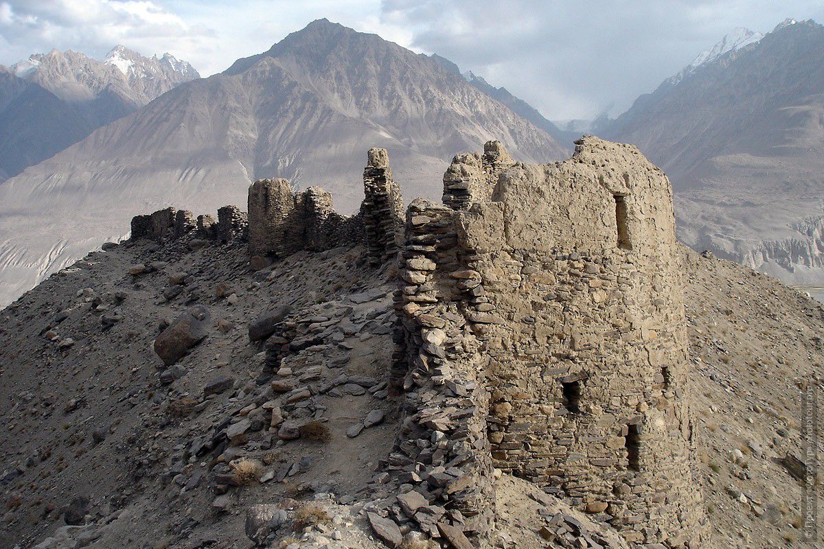 Фотография крепости Кафир-Кала, крепости Ямчун, источник Бибифотима, фототур на Памир.
