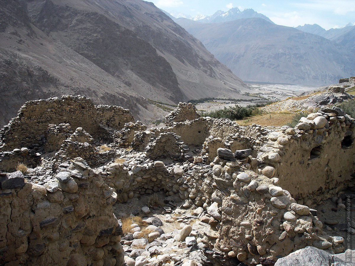 Фотография развалин крепости в Лянгаре, Памир, фототур на Памир.