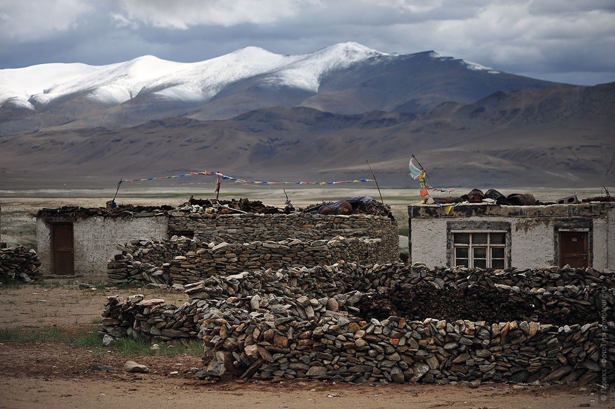 Фотография первого снега на озере Тсо Кар. Фототур по Малому Тибету, август 2012 года.