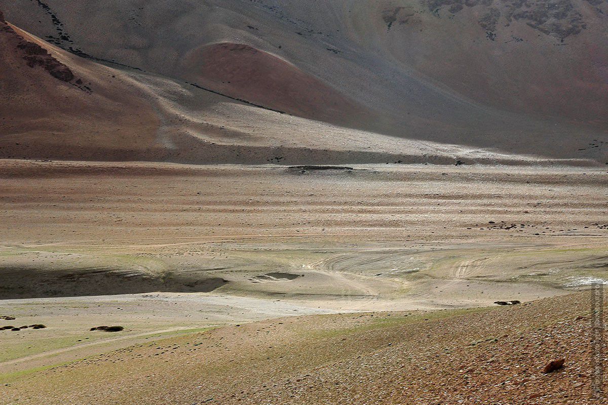 Фотграфия золотых гор озера Цо Кар, фототур по Малому Тибету, август 2012 года.