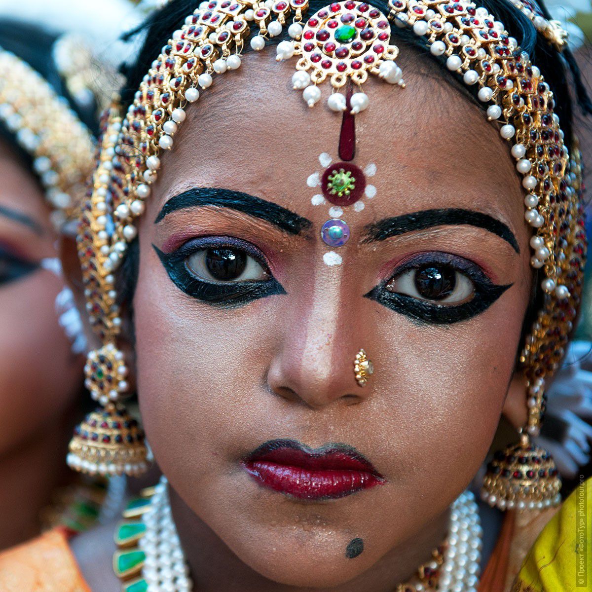 Фотография индийской девочки-танцовщицы на празднике Шри Махашиваратри, 20.02.2012г., Тривандрум. Фототур в Кералу.