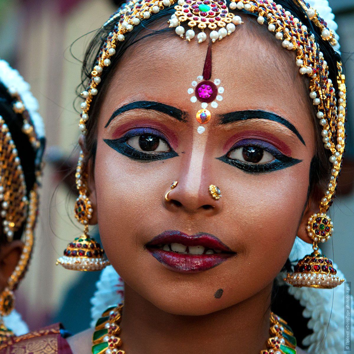 Фотография юная девочка, танцующая на празднике Шри Махашиваратри, 20.02.2012г., Тривандрум. Фототур в Кералу.