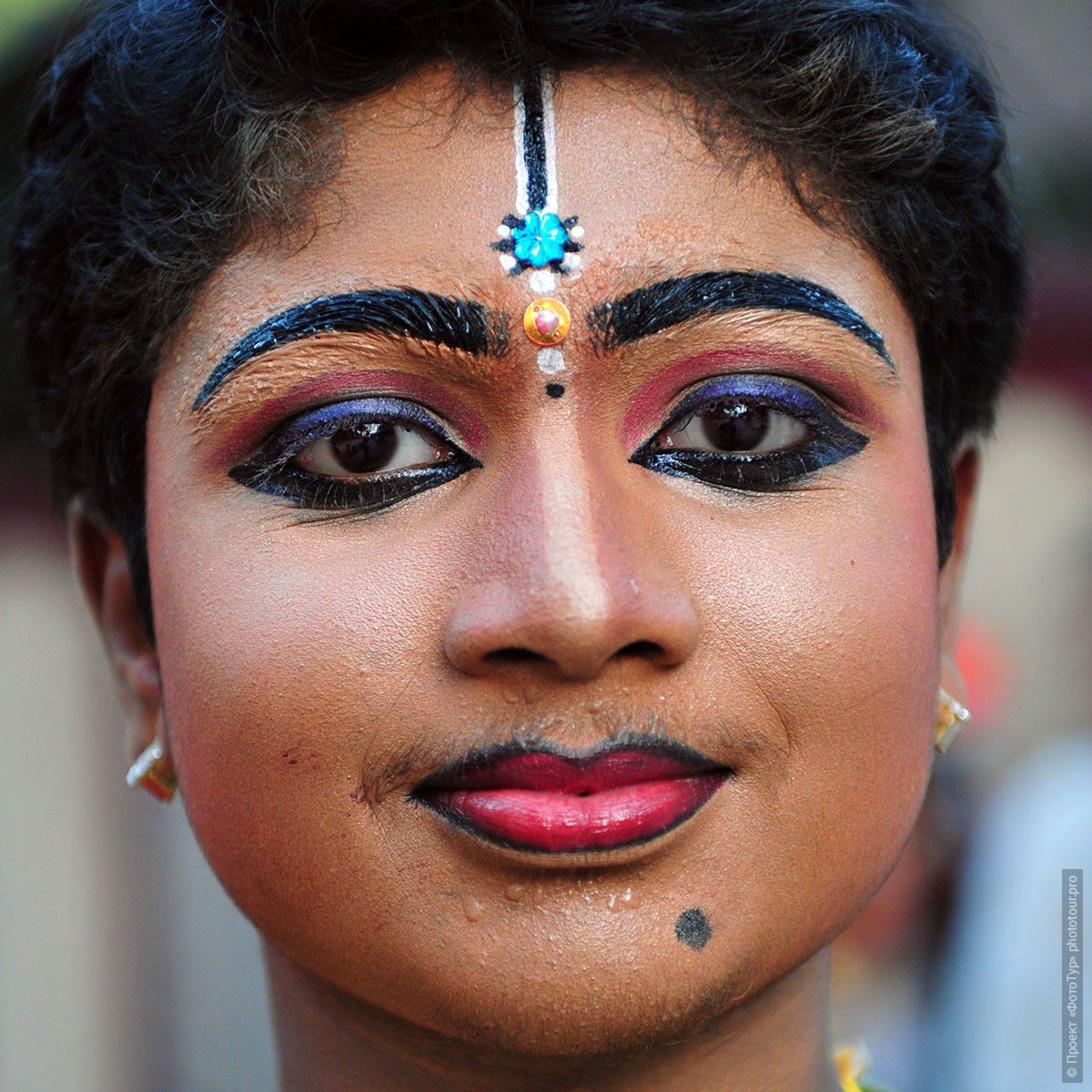 Фотография индуистский мальчик-танцор, праздник Шри Махашиваратри, 20.02.2012г., Тривандрум. Фототур в Кералу.