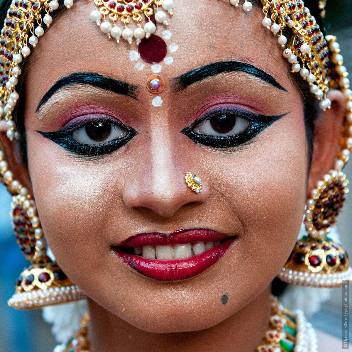 Фотография индуистская девочка-танцовщица, Шри Махашиваратри, 20.02.2012г., Тривандрум. Фототур в Кералу.