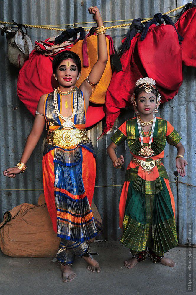 Фотография Брат и сестра, выступавшие на празднике Шри Махашиваратри, 20.02.2012г., Тривандрум. Фототур в Кералу.
