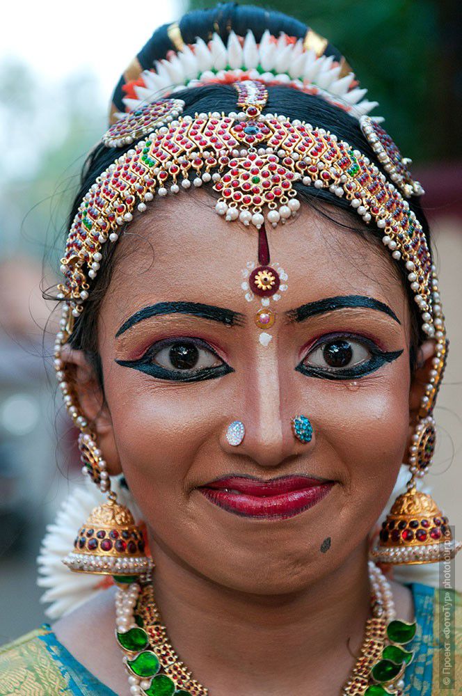 Фотография Индийская девушка, танцевавшая на празднике Шри Махашиваратри, храм New Sri Kanteshvaram Temple, 20.02.2012г., Тривандрум. Фототур в Кералу.