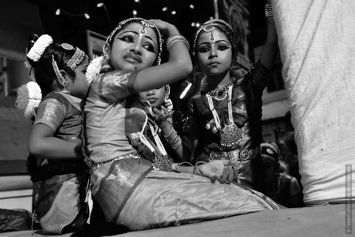 Фотография Перед танцем. Ночь Шри Махашиваратри, Керала, 20.02.2012г., Тривандрум. Фототур в Кералу.