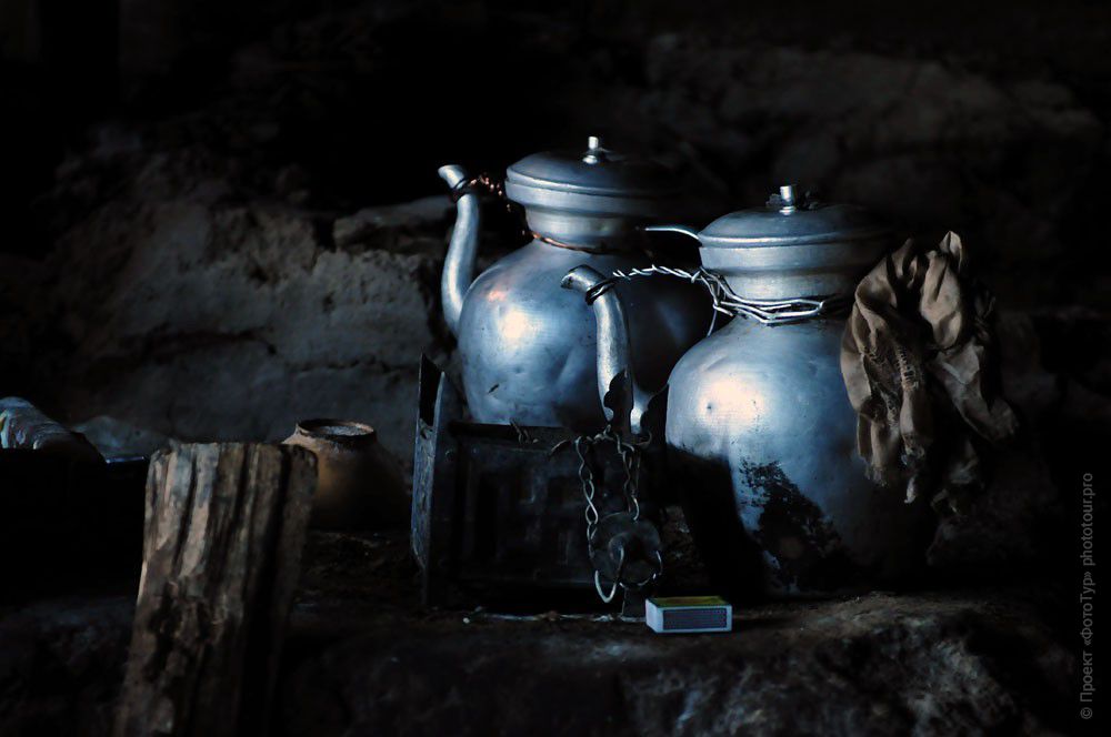 Фотография Натюрморт с монастырскими кувшинами, фототур в Занскар, июль 2012 года.
