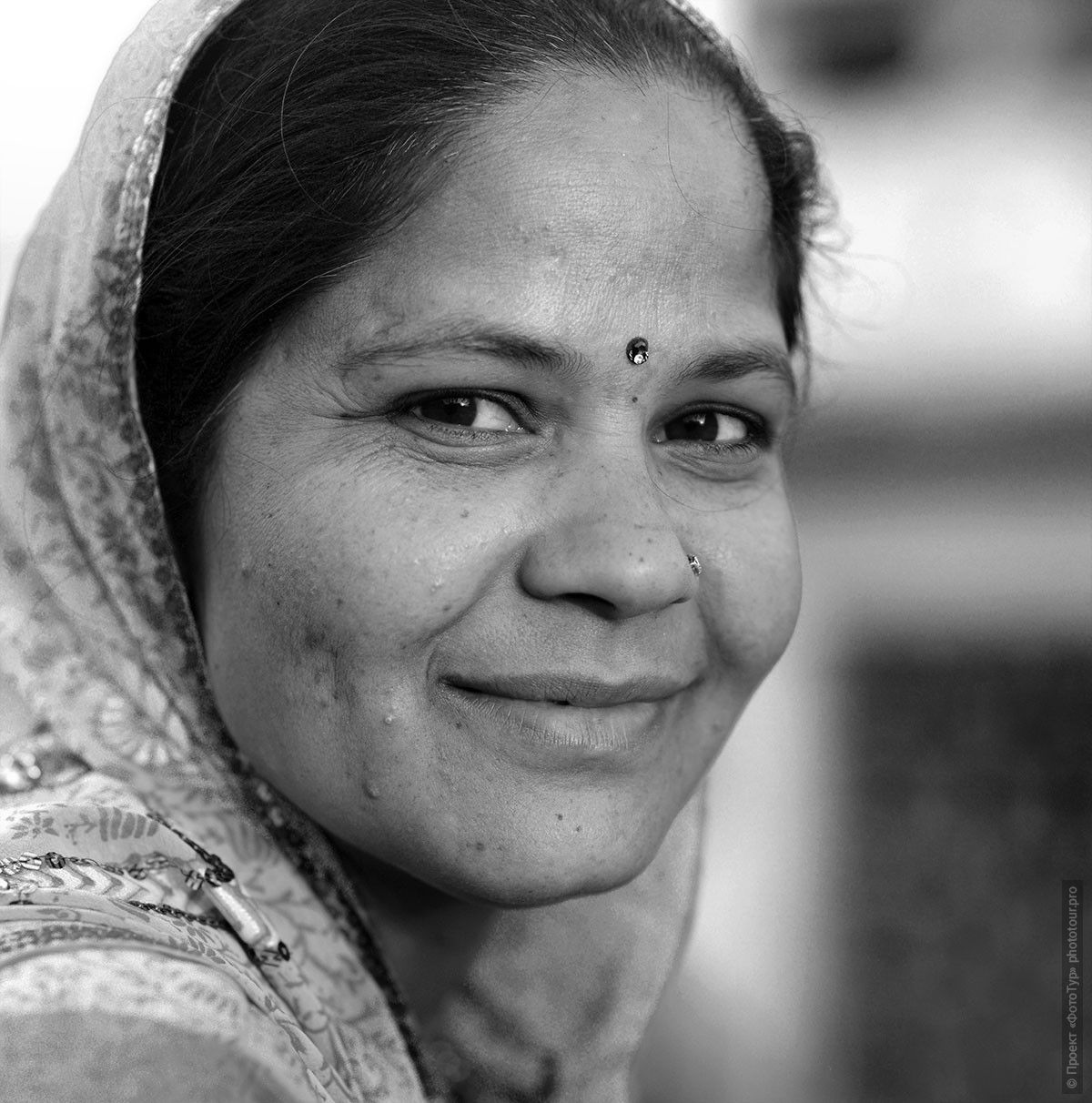 Фото Жительница Матхуры, Индия. Фототур по Золотому Треугольнику Индии.