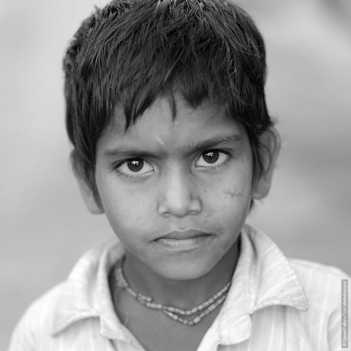 Фото Индийский мальчишечка, Матхура. Фототур по Золотому Треугольнику Индии.