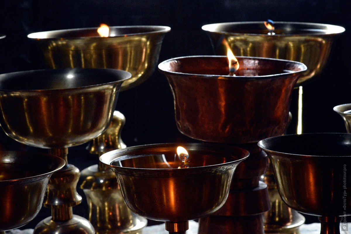 Фотография Натюрморт с маслянными чашами, Матхо. Туры и фототуры по Ладакху, Северная Индия.