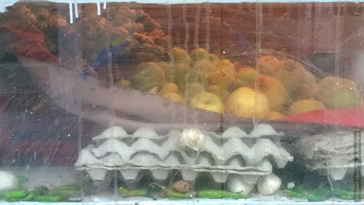Фотография Зимний натюрморт с яйцами и яблоками, Лех, Ладакх.