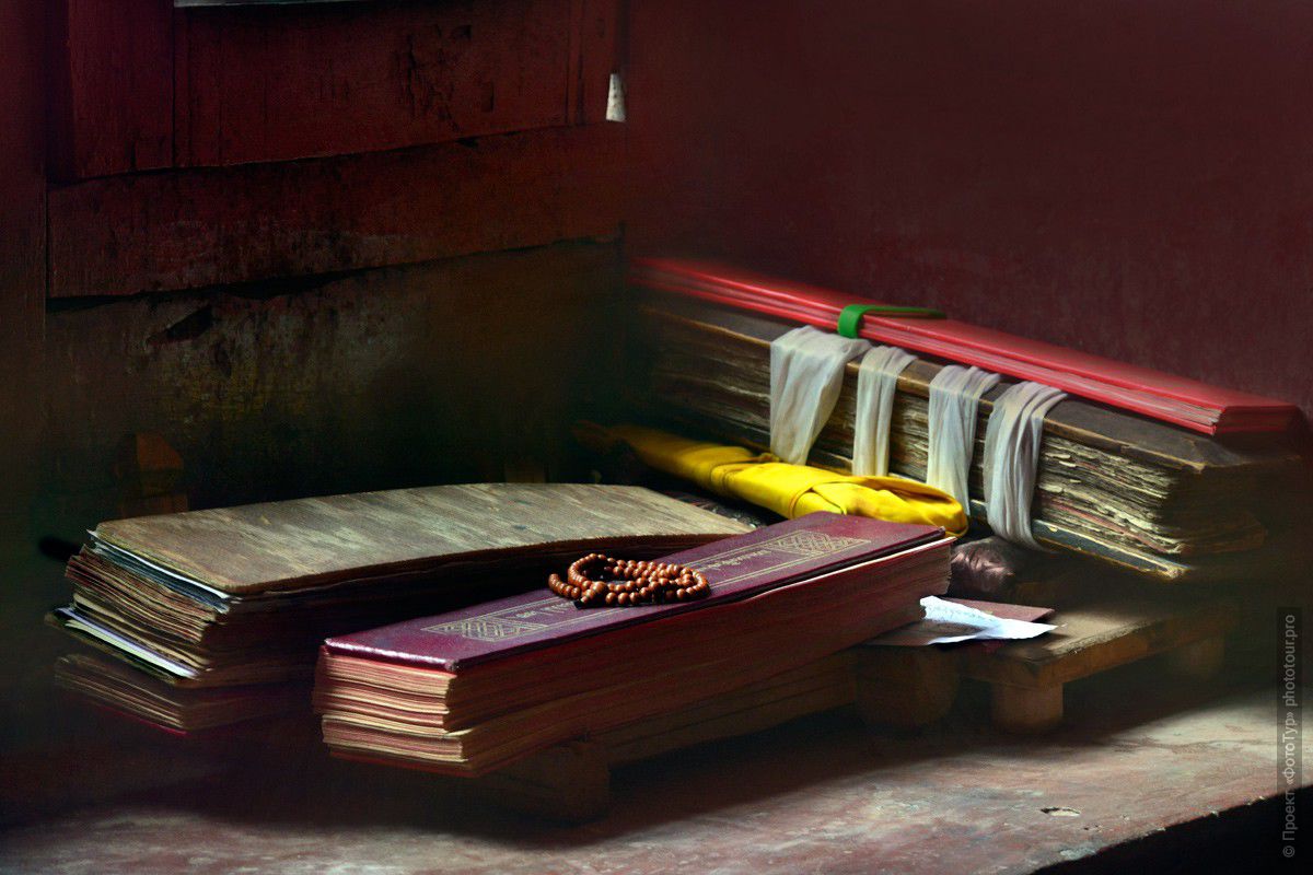 Фотография Натюрморт с тибетскими книгами, боновский монастырь Ламаюру Гонпа, Ладакх. Тур по Ладакху.