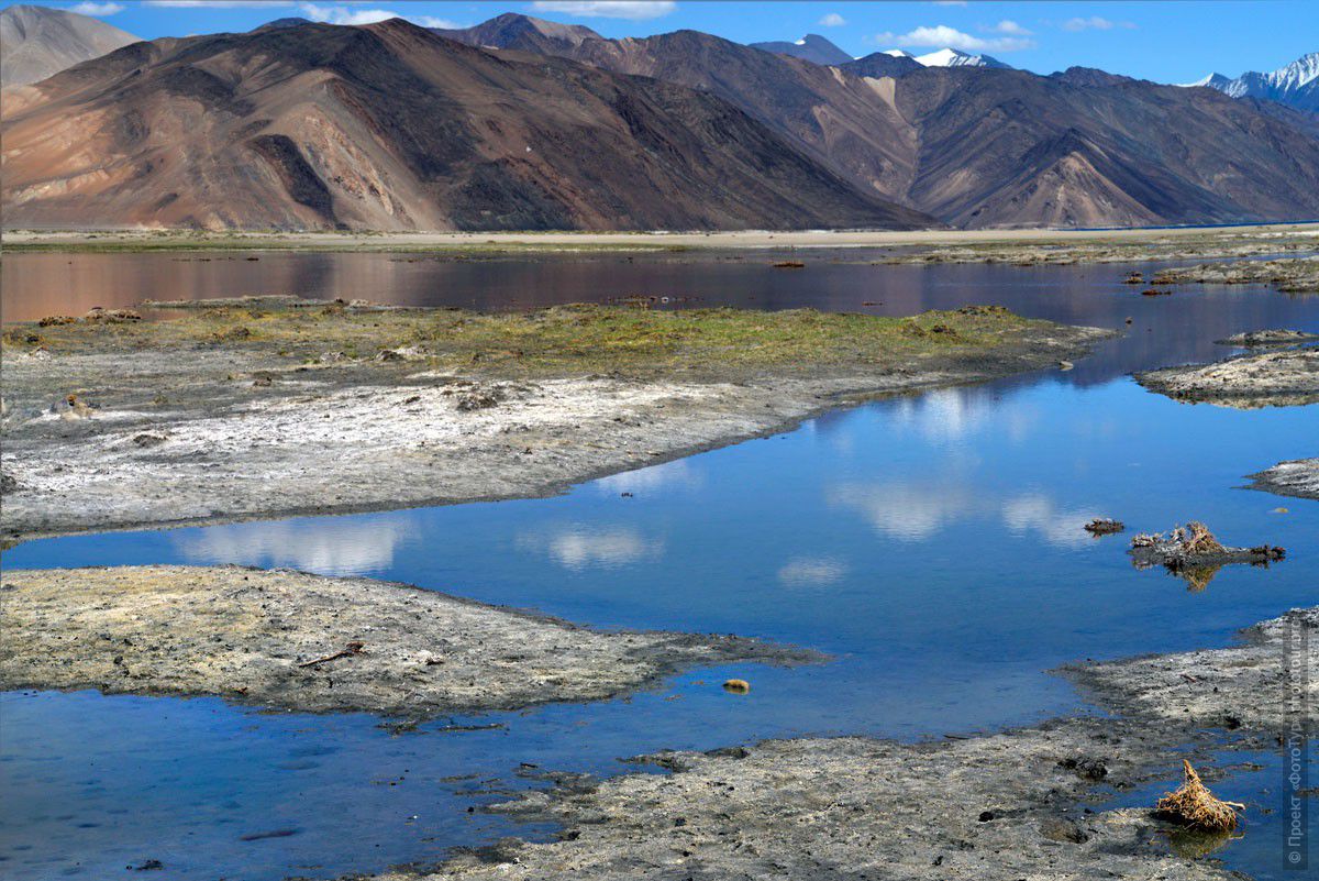 Фотография мелководья озера Пангонг Цо, Ладакх, Малый Тибет. Фототур на озеро Пангонг.