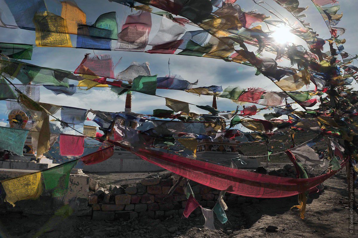 Буддийские ступы на перевале Кунзум Ла. Фототур в Долину Спити из Леха,  Малый Тибет, Индия.