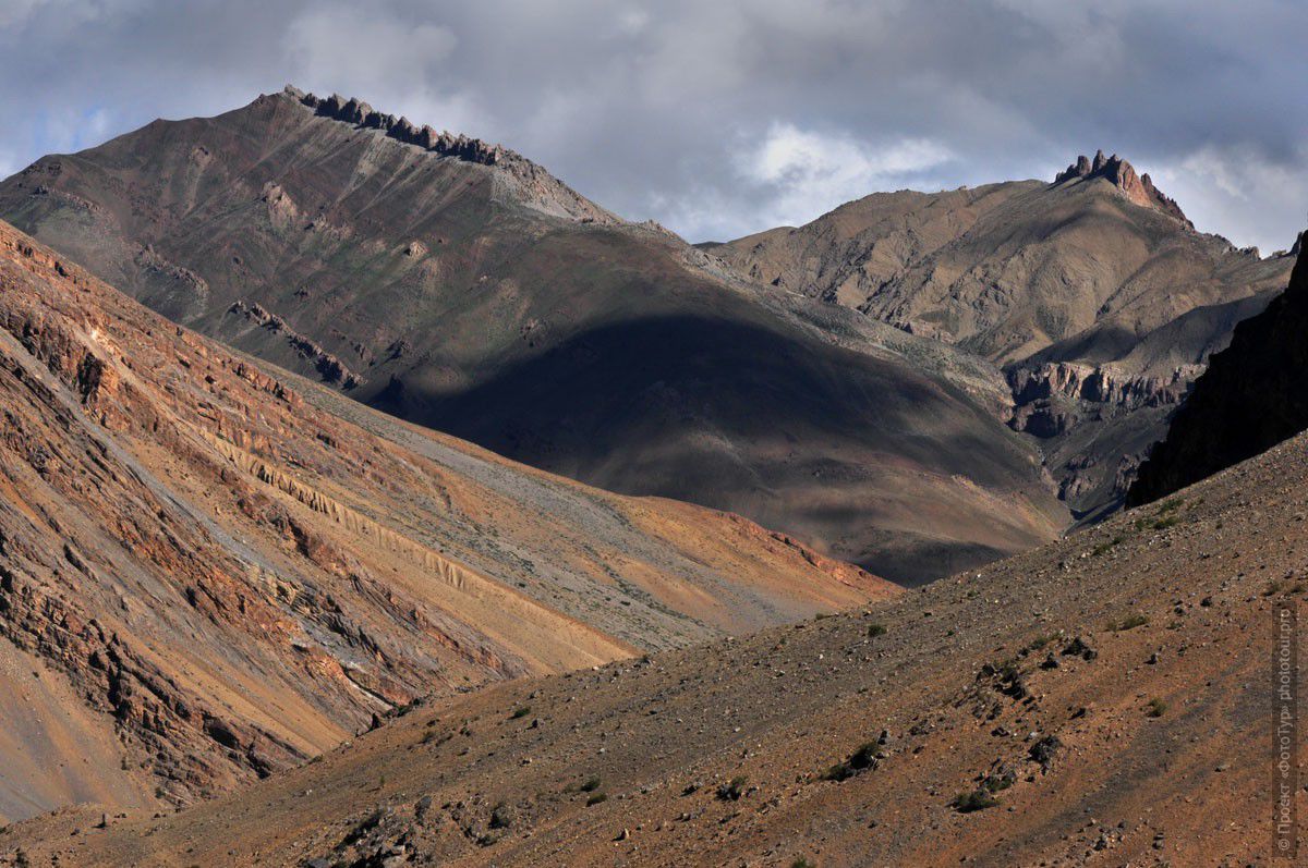 Рыжие склоны долины Спити. Фототур в Долину Спити из Леха,  Малый Тибет, Индия.