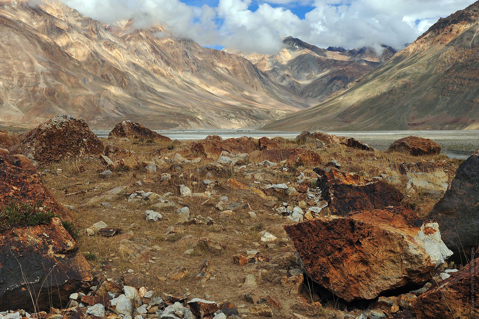 Рыжая морена Долины Спити. Фототур в Долину Спити из Леха,  Малый Тибет, Индия.