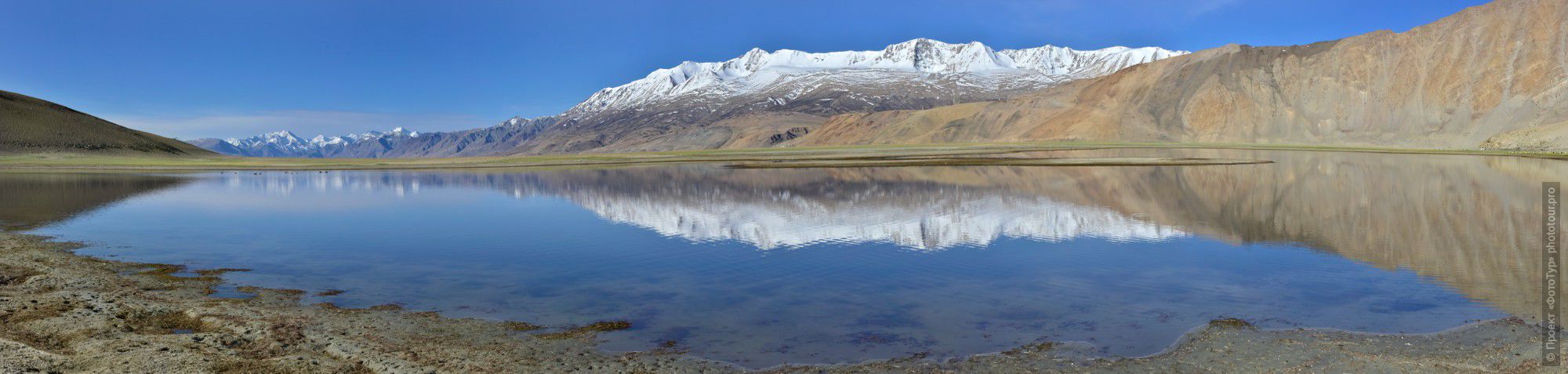 Фотография Прозрачное утро на озере Тсо Морири. Фототур по высокогорным оезрам Тибета, Ладакх.