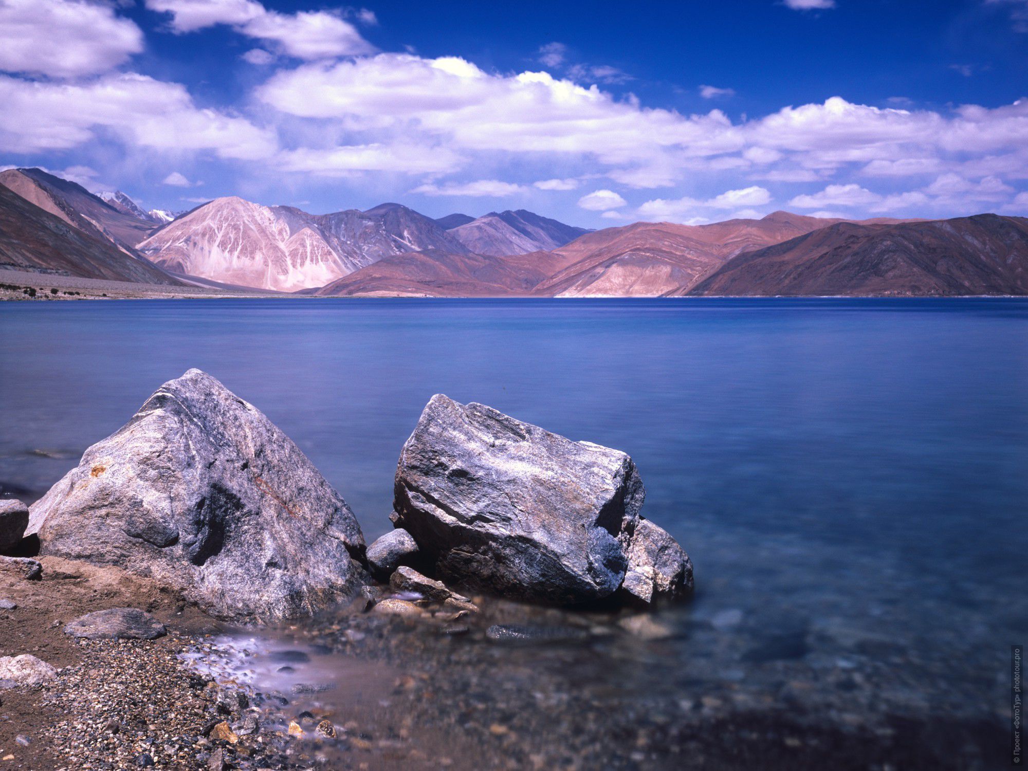 Пленочная фотография побережья Пангонга, пленка, фототур по высокогорным озерам Ладакха.