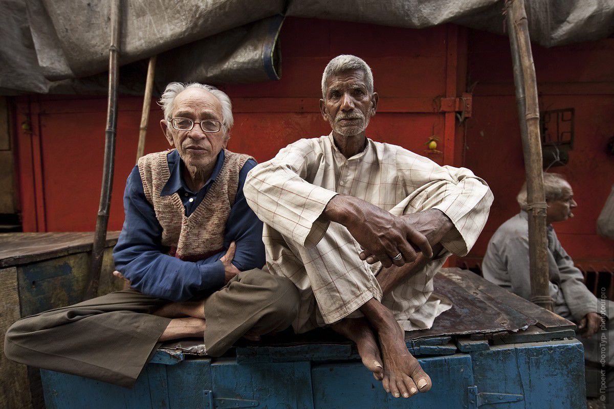Фото индийских мужчин, Дели. Индия. Тур в Индию, март 2011 год.