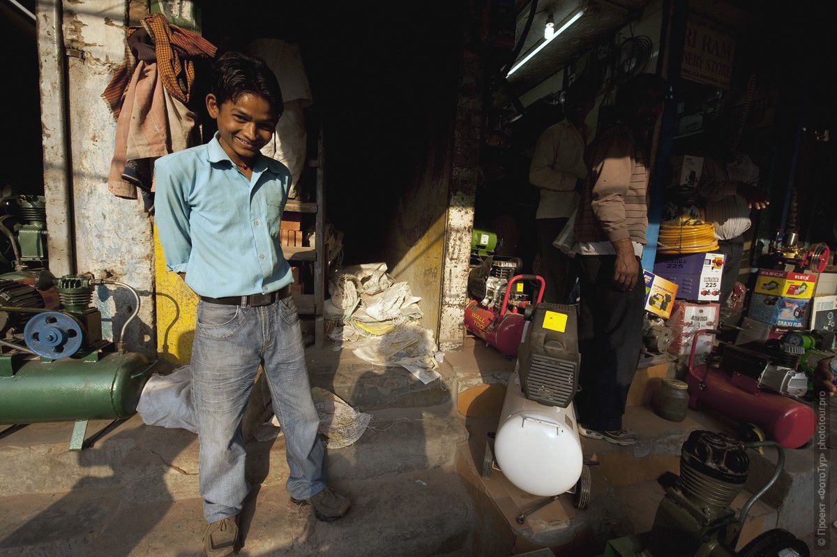 Фото индийского юноши, Дели. Индия. Тур в Индию, март 2011 год.