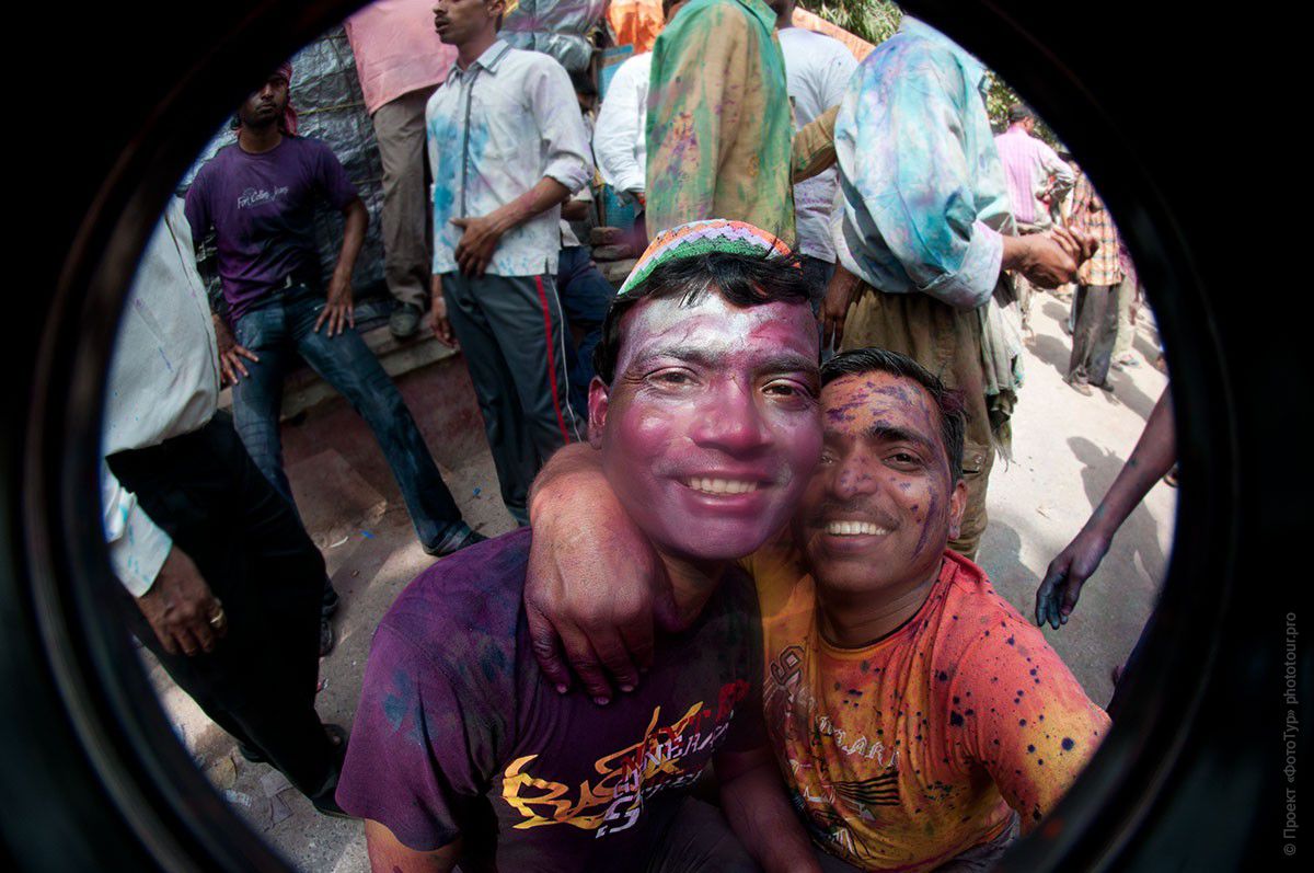 Фото Побратимы праздника Холи, город Варанаси. Фототур в Индию, март 2012 года.