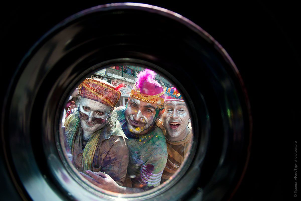 Фото Взгляд праздника красок Холи, город Варанаси. Фототур в Индию, март 2012 года.