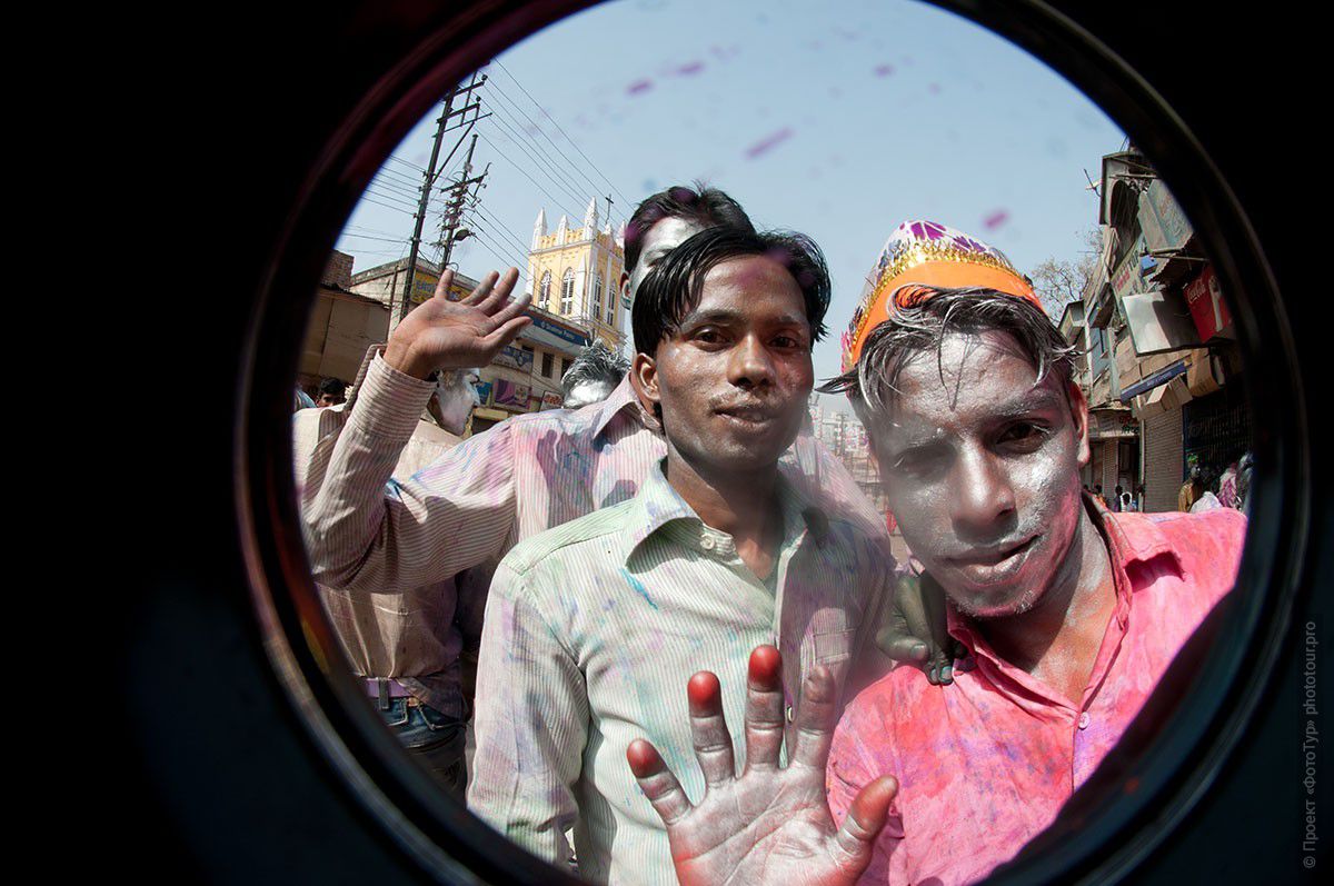 Фото Отпечатки праздника Холи, город Варанаси. Фототур в Индию, март 2012 года.