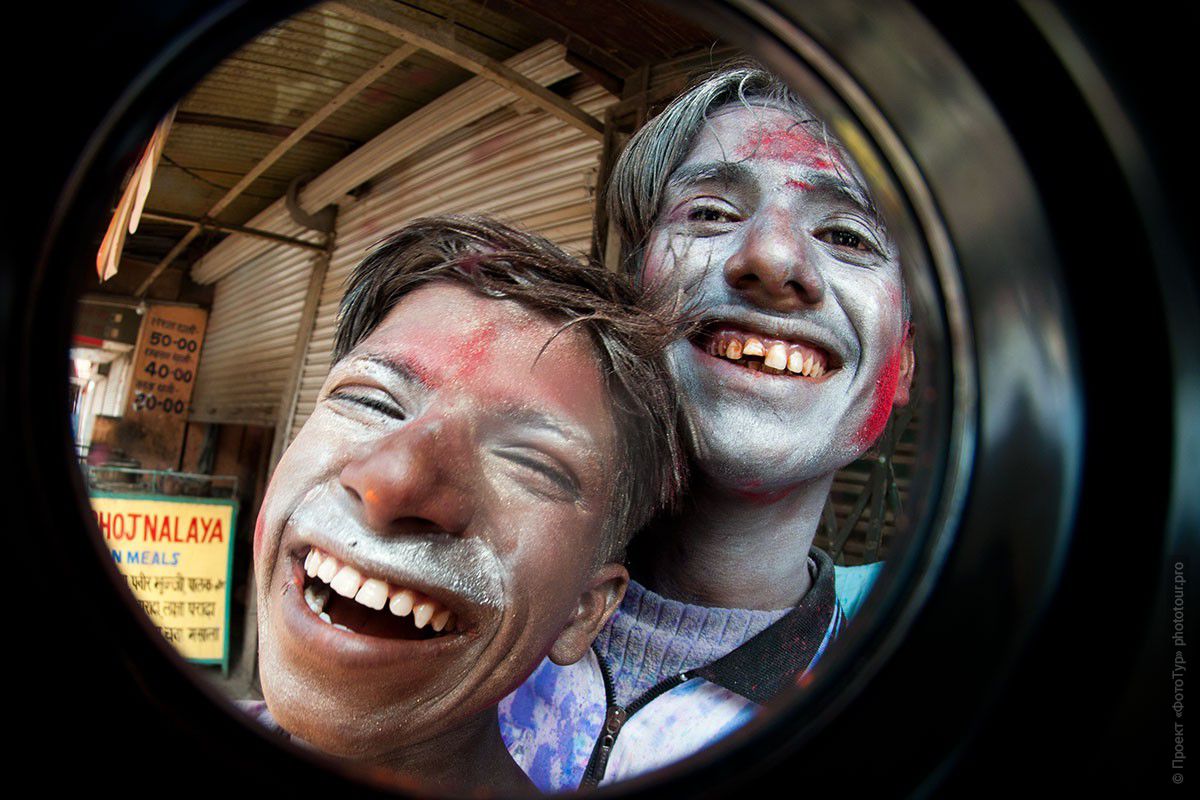 Фото Смех праздника Холи, город Варанаси. Фототур в Индию, март 2012 года.