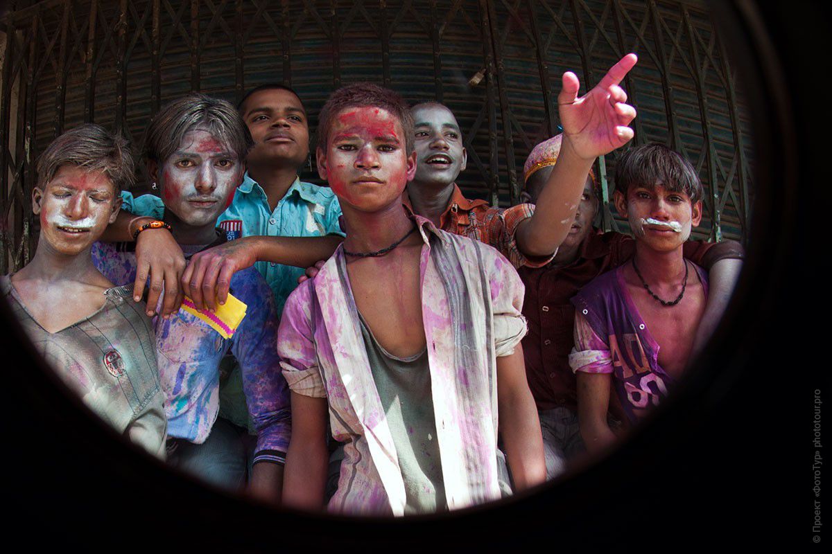 Фото Красавчики праздника красок Холи, город Варанаси. Фототур в Индию, март 2012 года.