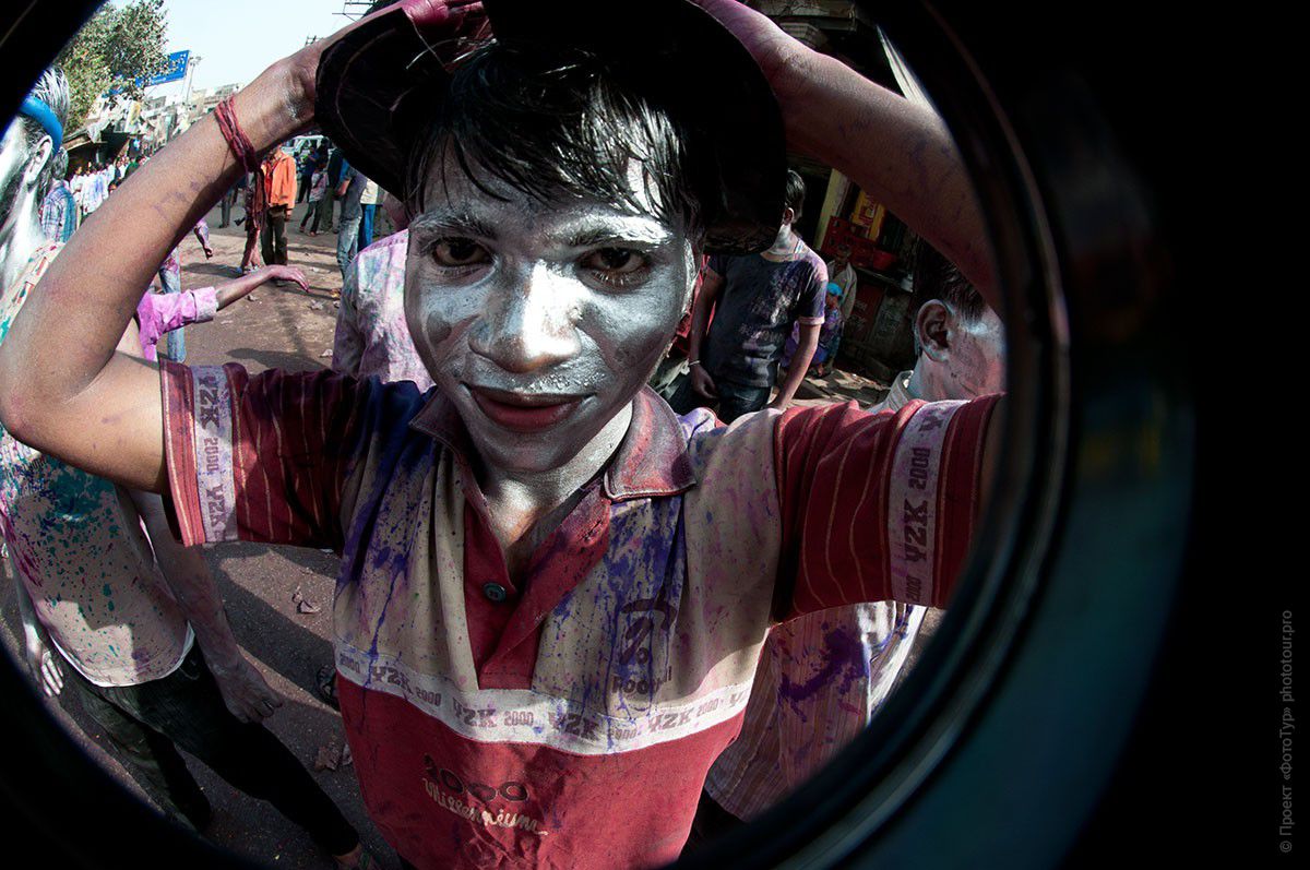 Фото Синий Обруч с праздника Холи, город Варанаси. Фототур в Индию, март 2012 года.