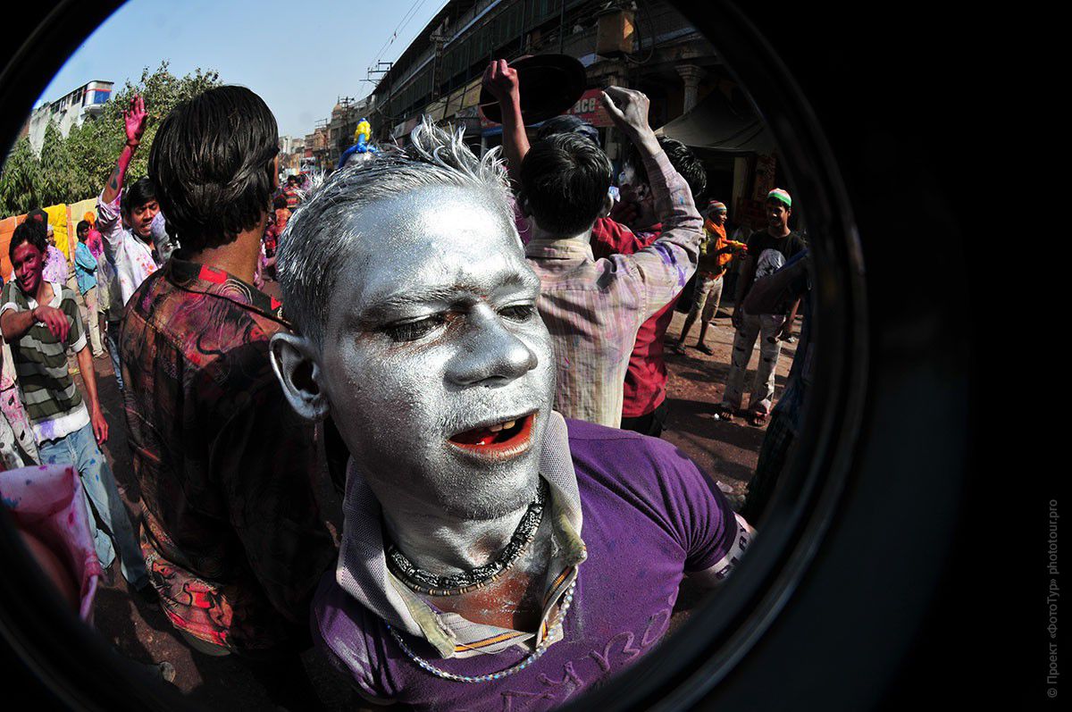 Фото Красные Губы с праздника Холи, город Варанаси. Фототур в Индию, март 2012 года.