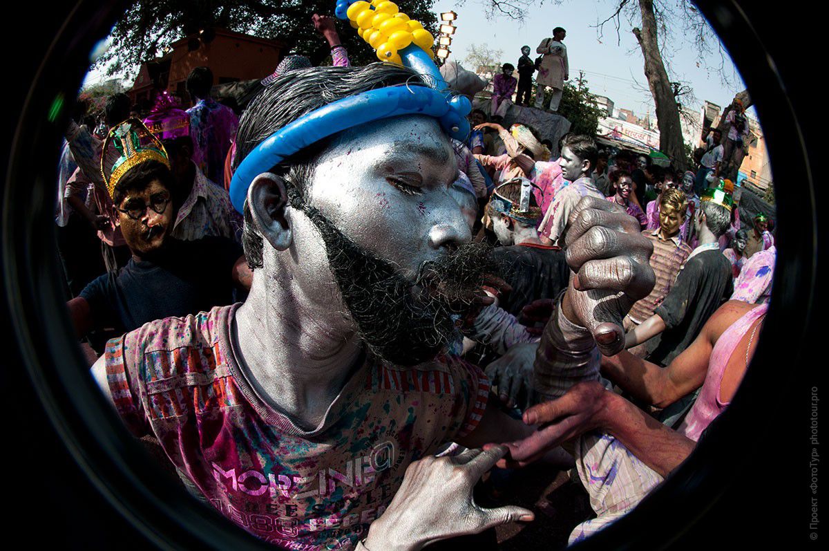 Фото Синий Обруч с праздника Холи, город Варанаси. Фототур в Индию, март 2012 года.