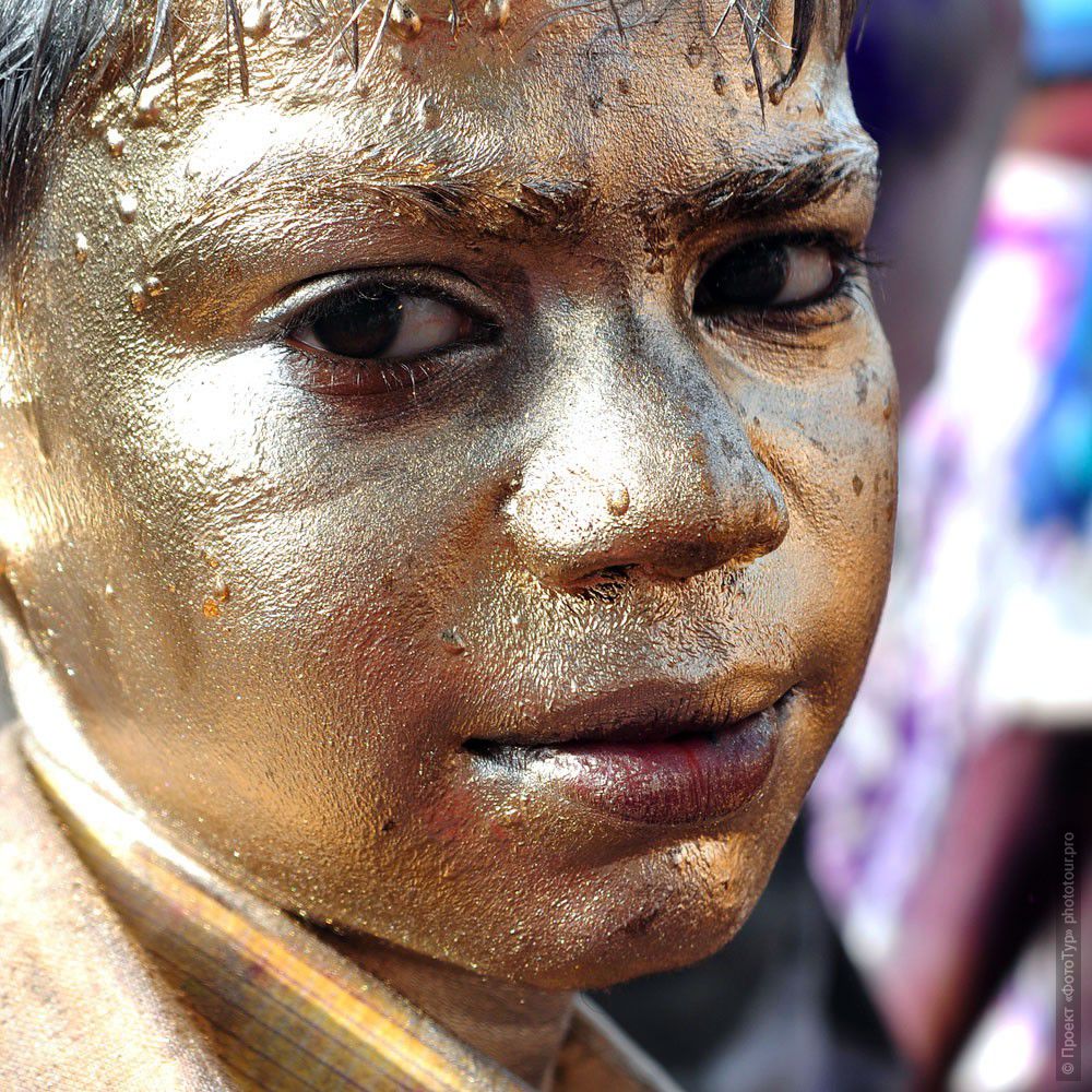 Фото с праздника Холи в Варанаси: Серебряный Холи. Фототур в Варанаси.