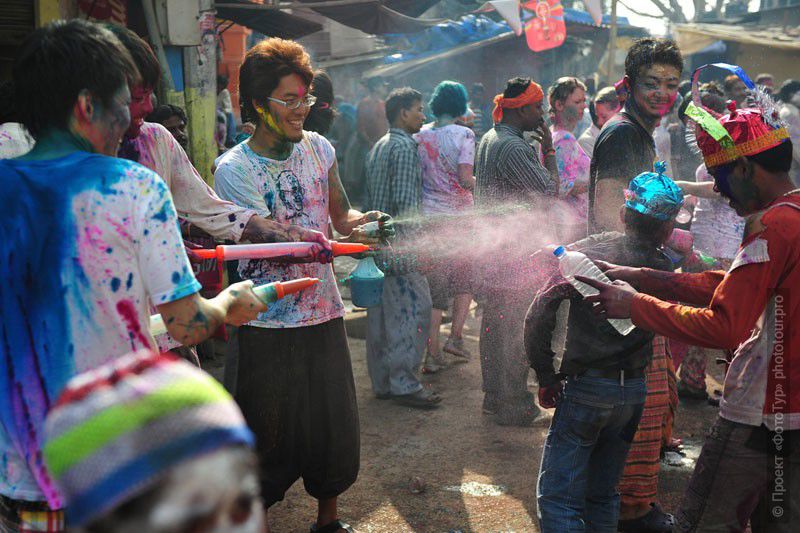 Фото с фестиваля красок Холи в Варанаси, фототур в Индию, март 2012г.