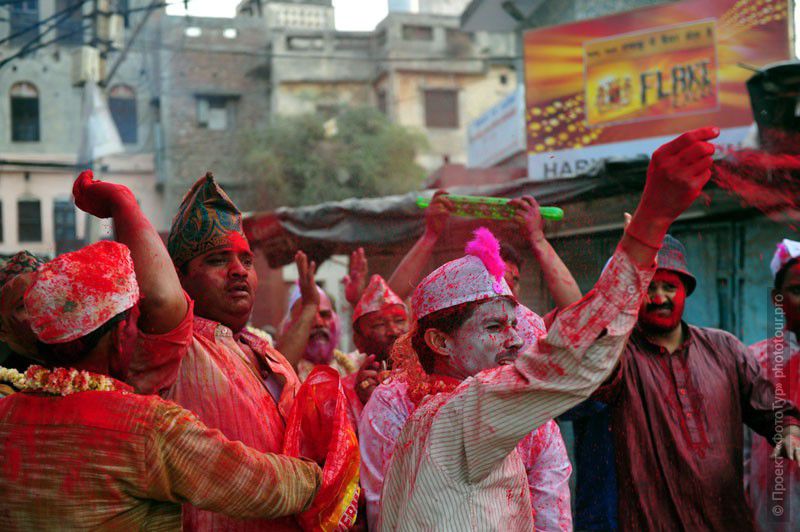 Фото с праздника Холи в Варанаси, фототур в Индию, март 2012 года.
