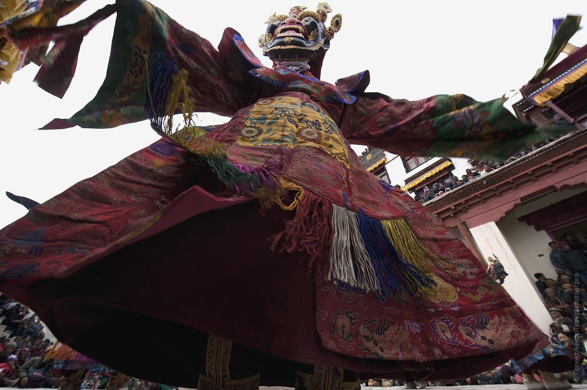 Фотография Танца цам во время буддийской мистерии Мато Награнг, долина Ладакх, фототур в Тибет.