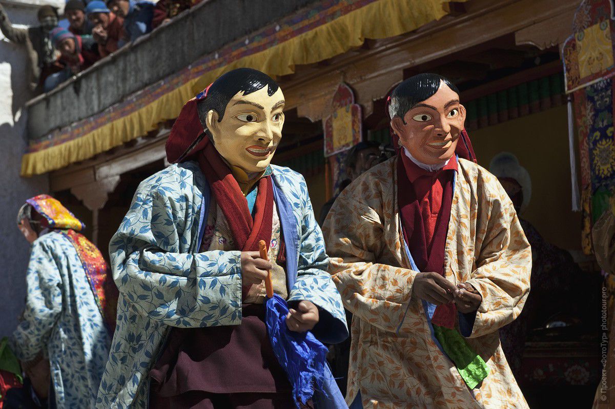 Фотография Танца мирян, Танец Цам, Монастырь Сток, Праздник Сток Гуру Тсечу, фототур в Тибет.
