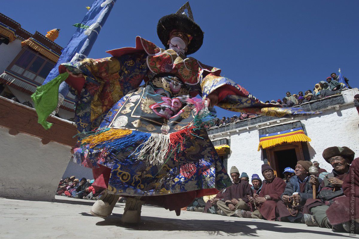 Фотография Танца Цам во время буддийской мистерии в Ладакхе, фототур в Тибет.