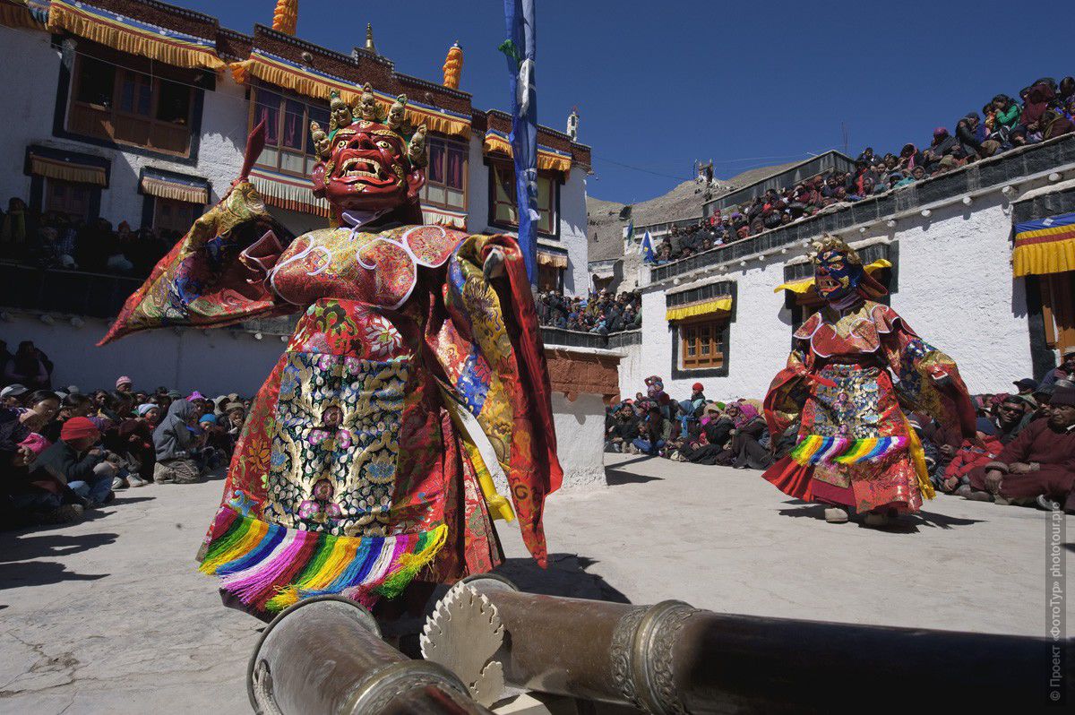 Фотография буддийской мистерии в монастыре Сток, долина Ладакх, фототур в Тибет.