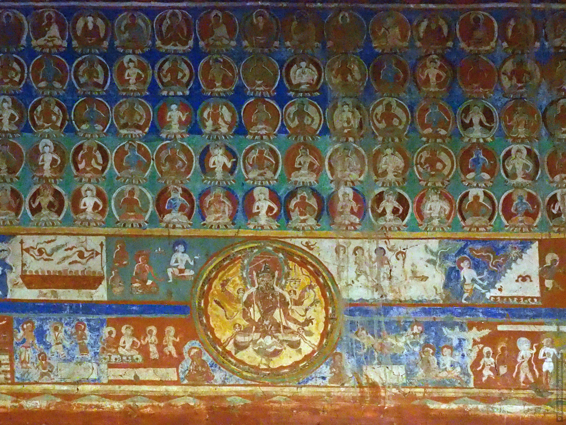 Фрагмент росписи первого зала Друкханга, стены возле Колеса Сансары, Ачи.