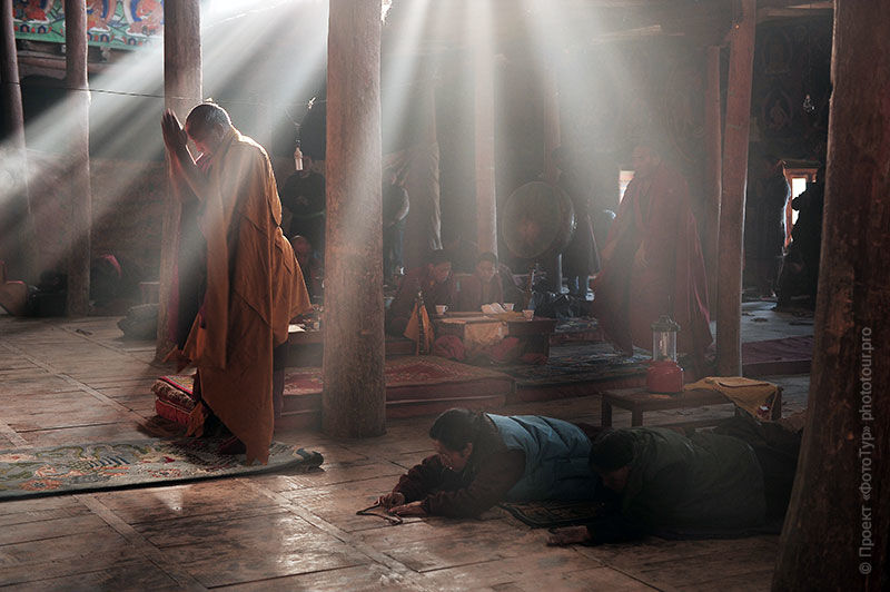 Утренняя пуджа в монастыре Тиксей Гонпа. Фототур по Ладакху, Малый Тибет.
