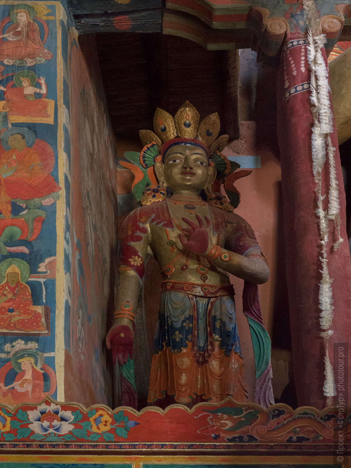 Фигура Будда Шакьямуни в буддийском монастыре Басго Гонпа, Ладакх.