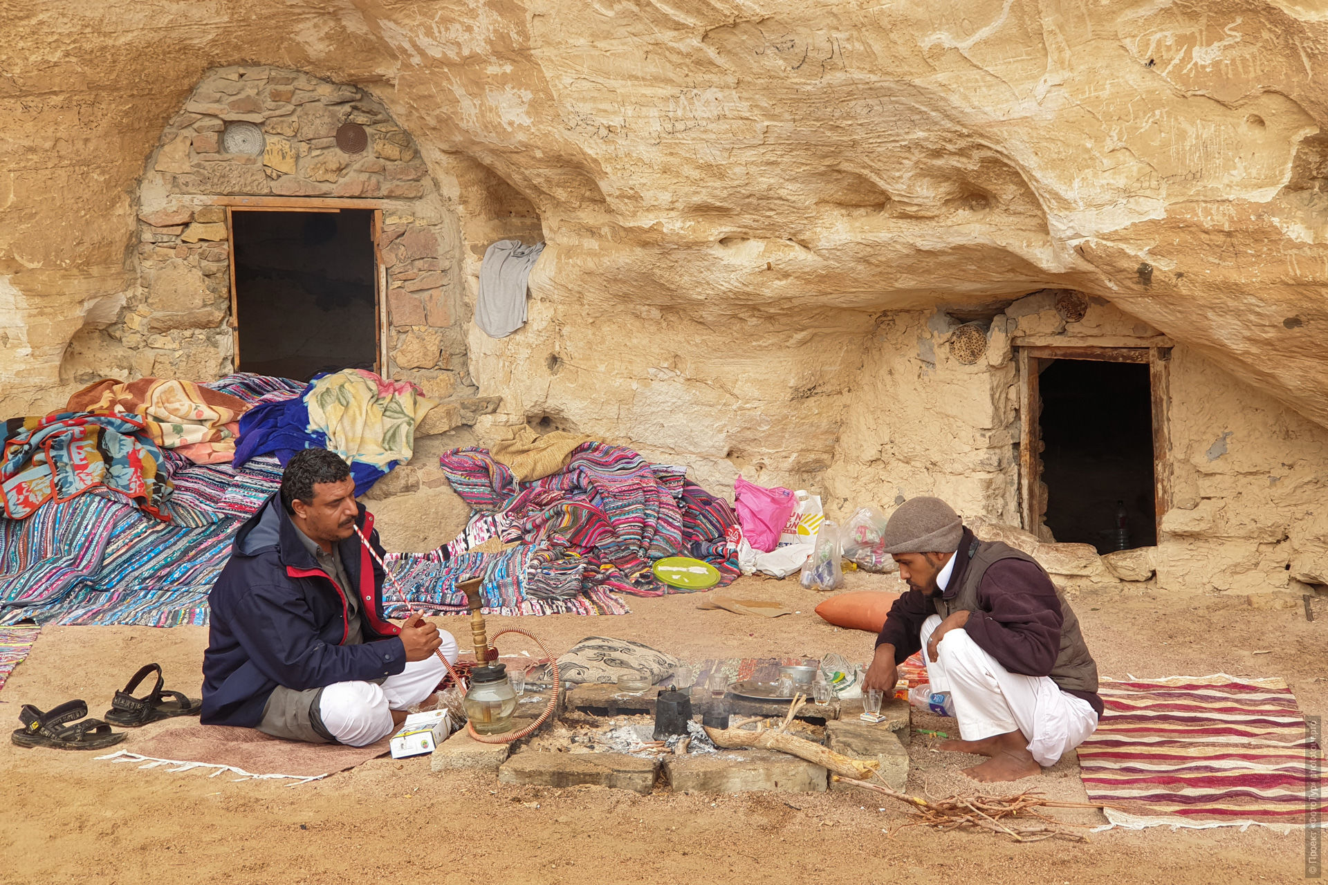 Бедуины во временном лагере в Синайской Пустыне, Египет.