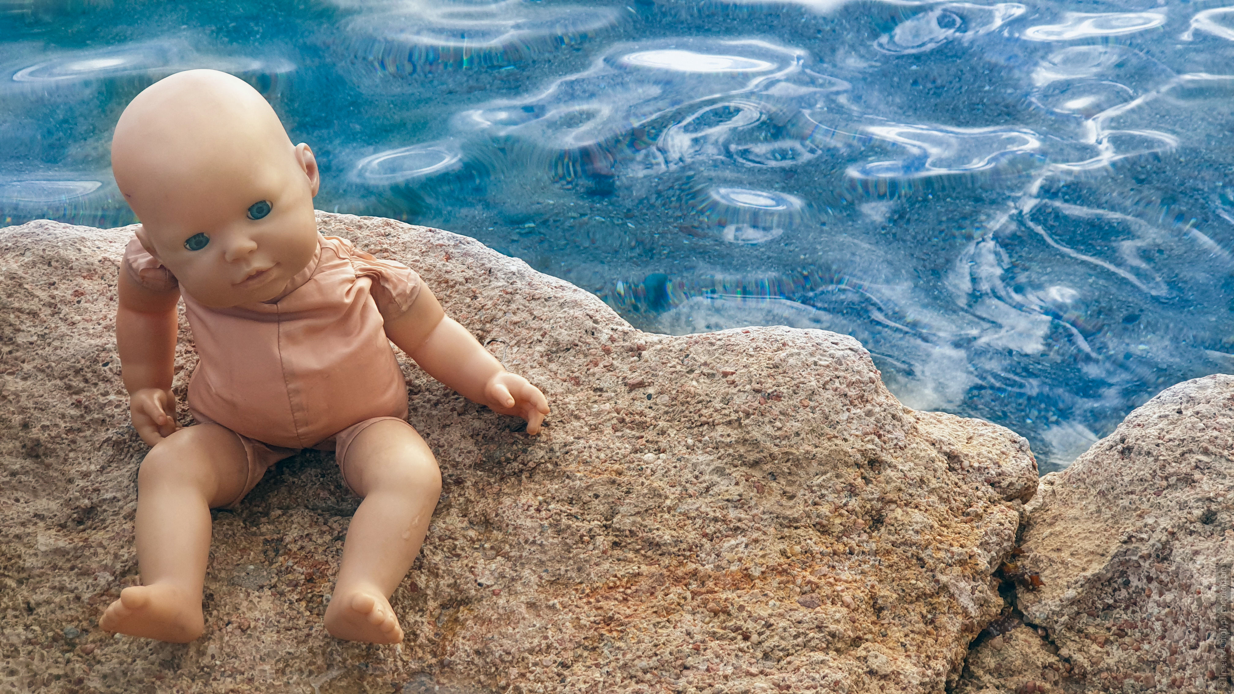 Кукла в отпуске, Дахаб, Синай. Акварельный фототур по Синаю: Красное Море и Цветные Горы,  12 ноября - 19 ноября 2022 года.