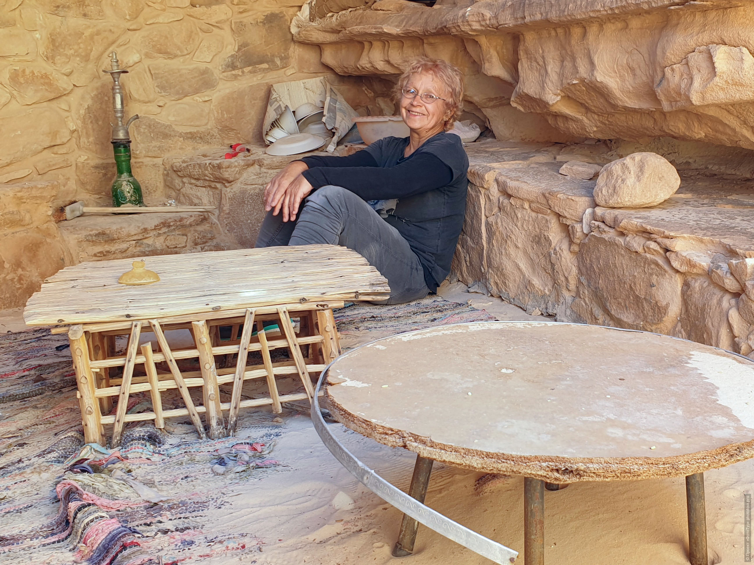 Илона Крыжановская в природном домике бедуинов в Синайской Пустыне, Дахаб, Египет.