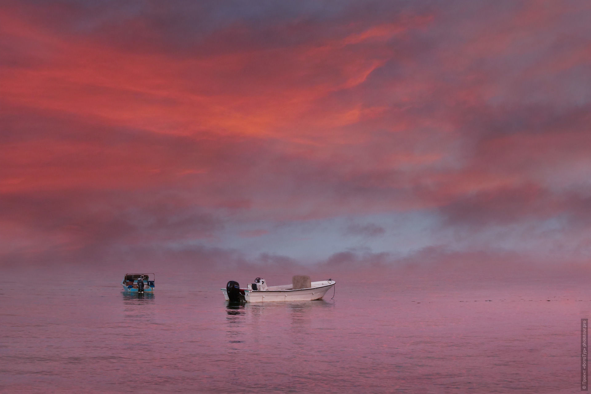 Красный закат на Ассале в Дахабе на берегу Красного Моря, фототур по Синаю, 2021 год.