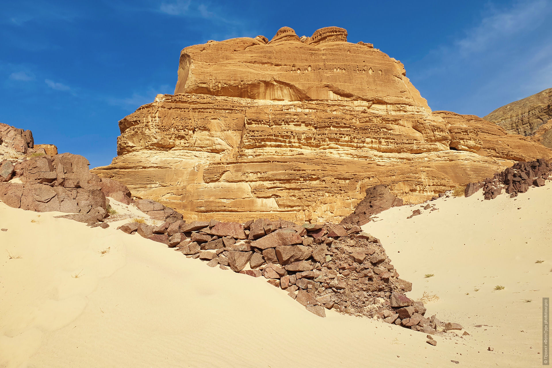 Стена Белого Каньона из Дахаба, Синайская Пустыня, Египет.