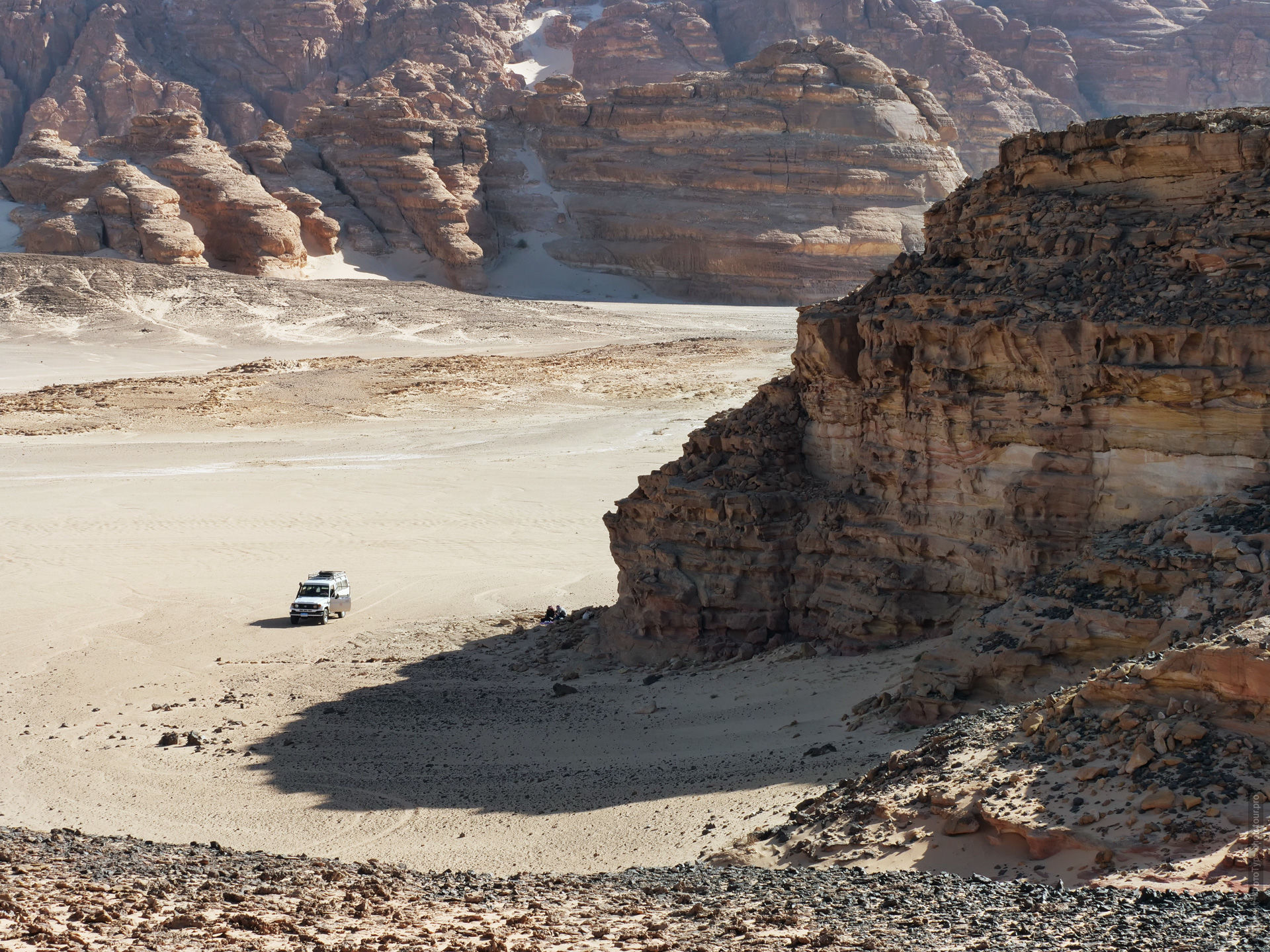 Наш джип во время свободного странствия по пустыне Синая, Дахаб, Египет.